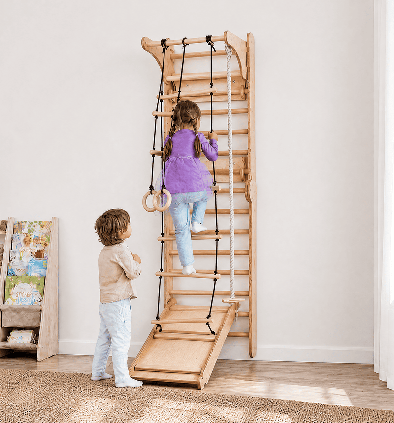8in1 Kletterwand Indoor: Sprossenwand, Gymnastikringe, Hängende Leiter, Disc-Schaukel, Rutsche, Klimmzugstange, Maltafel und Kinderstuhl für Kinder – Beige