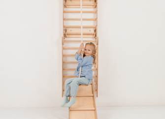 6in1 Kletterwand Indoor: Sprossenwand, Gymnastikringe, Hängende Leiter, Disc-Schaukel, Rutsche und Klimmzugstange für Kinder